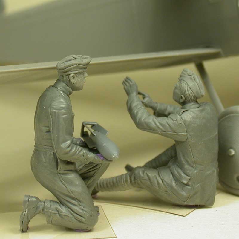 Copper State Models RFC Air Mechanics Installing Bombs (1/32) F32-028 Copper State Models RFC Air Mechanics Installing Bombs (1/32) F32-028