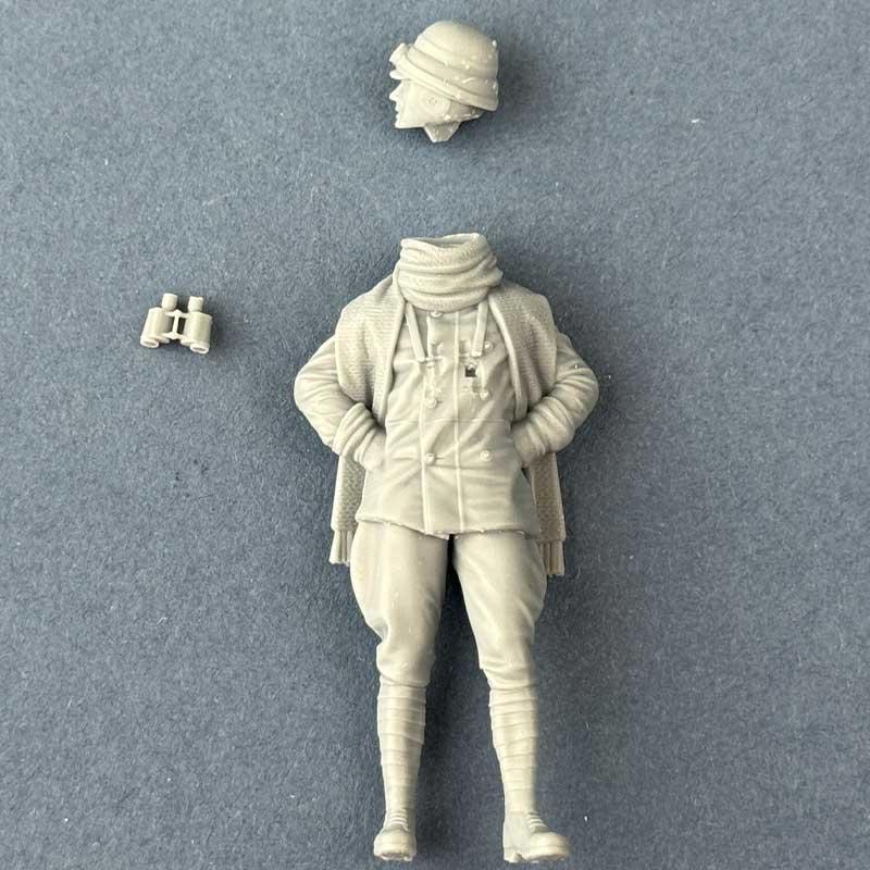 Copper State Models Italian Airman In Roold Crash Helmet (1/32)F32-057 Copper State Models Italian Airman In Roold Crash Helmet (1/32)F32-057